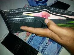 Dompet Banyak Uang